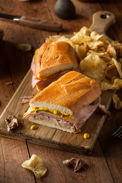 Zelfgemaakte, traditionele Cubaanse Sandwiches — Stockfoto