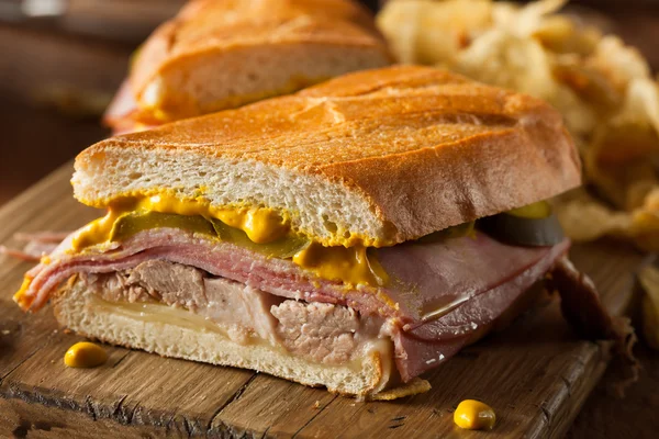 自家製の伝統的なキューバ サンドイッチ — ストック写真
