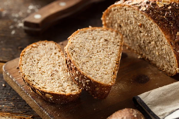 Organic Homemade Whole Wheat Bread — Stock Photo, Image