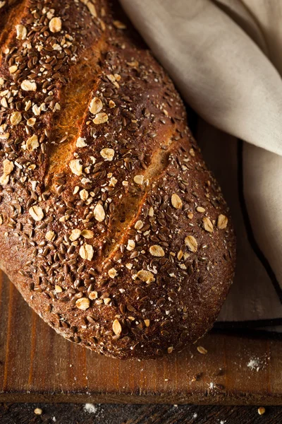 Pane di grano integrale fatto in casa biologico — Foto Stock