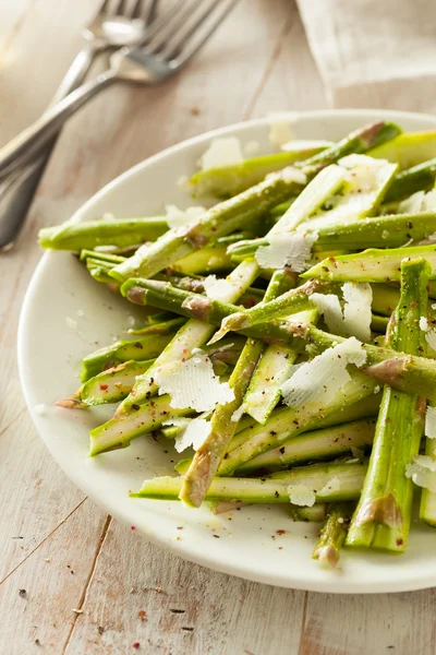 Ensalada de espárragos frescos crudos — Foto de Stock