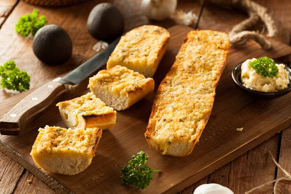 Pan casero de ajo con queso — Foto de Stock