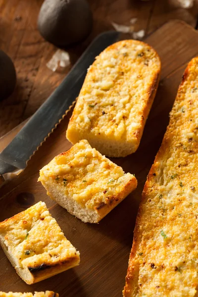 Homemade Cheesy Garlic Bread — Stock Photo, Image