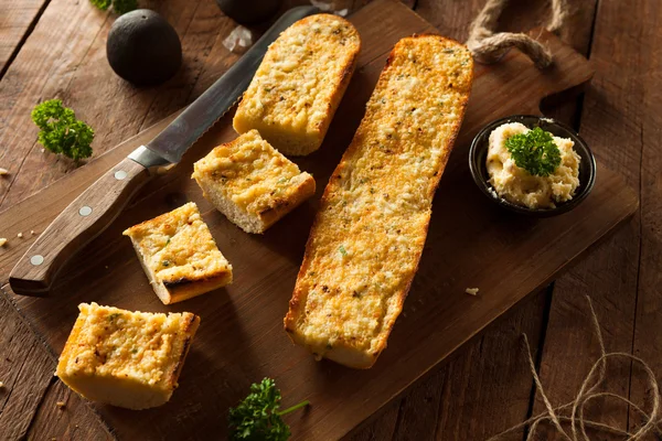 Homemade Cheesy Garlic Bread — Stock Photo, Image