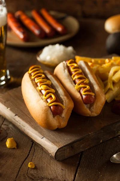 Grilování na roštu Hot Dog — Stock fotografie