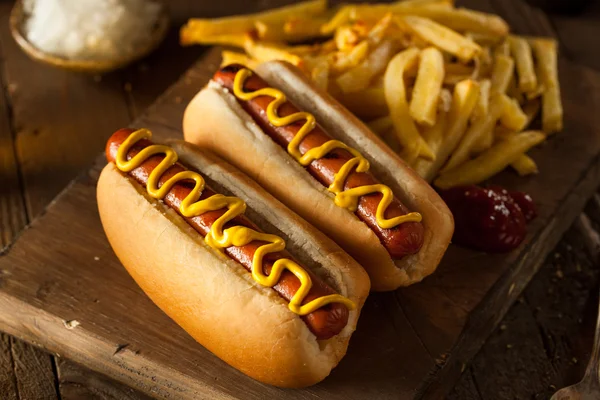 Barbecue gegrilde hotdog — Stockfoto