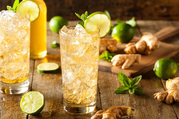 Refreshing Golden Ginger Beer — Stock Photo, Image