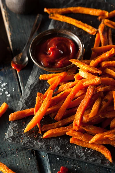 Zelfgemaakte sinaasappel zoete aardappel frietjes — Stockfoto