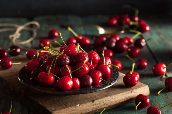 Raw Organic Red Cherries — Stock Photo, Image