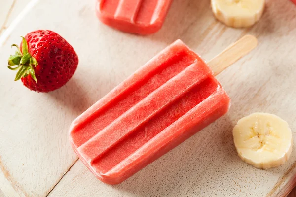 Homemade Strawberry and Banana Popsicles — Stock Photo, Image