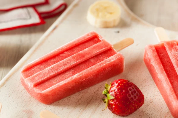 Homemade Strawberry and Banana Popsicles — Stock Photo, Image