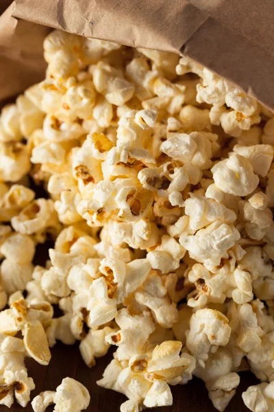 Zelfgemaakte waterkoker corn popcorn — Stockfoto