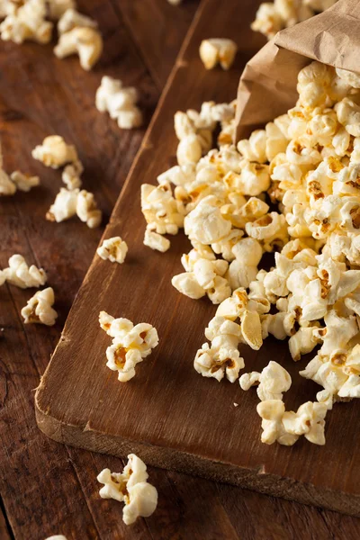 Zelfgemaakte waterkoker corn popcorn — Stockfoto