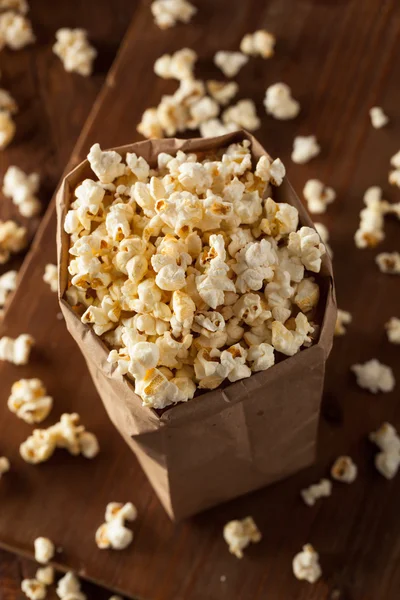 Zelfgemaakte waterkoker corn popcorn — Stockfoto