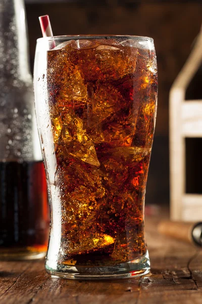Refrescante soda burbujeante Pop — Foto de Stock