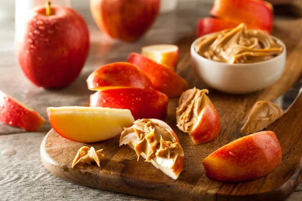 Organic Apples and Peanut Butter — Stock Photo, Image