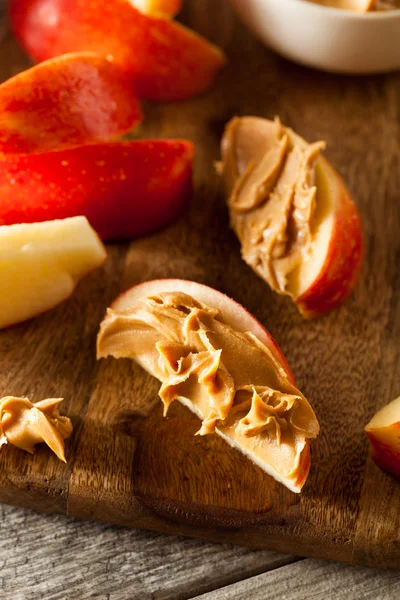 Organic Apples and Peanut Butter — Stock Photo, Image