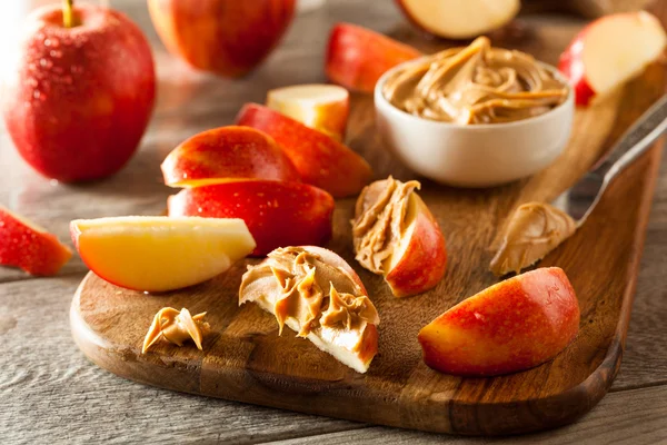 Organic Apples and Peanut Butter — Stock Photo, Image