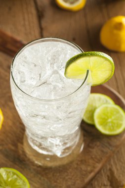 Ferahlatıcı limon ve kireç Soda