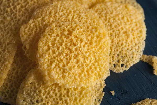 Batatas fritas de queijo parmesão caseiro — Fotografia de Stock