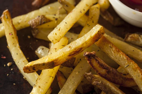 Forno caseiro assado batatas fritas — Fotografia de Stock