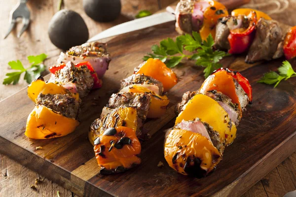 Bife Grelhado Caseiro e Kebabs Veggie Shish — Fotografia de Stock