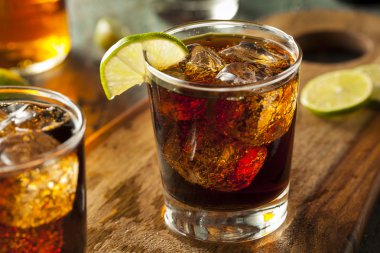 ROM ve Cola Cuba Libre