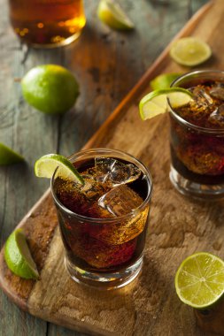 ROM ve Cola Cuba Libre