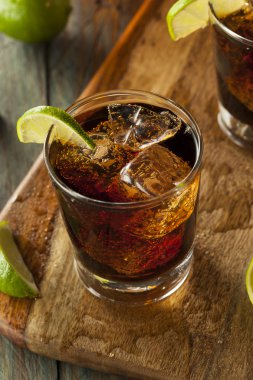 ROM ve Cola Cuba Libre