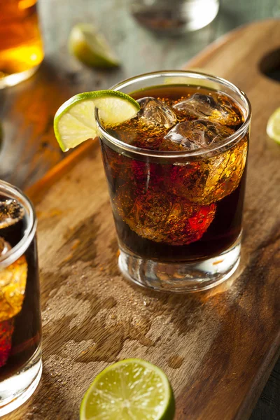 Rum und Cola cuba libre — Stockfoto