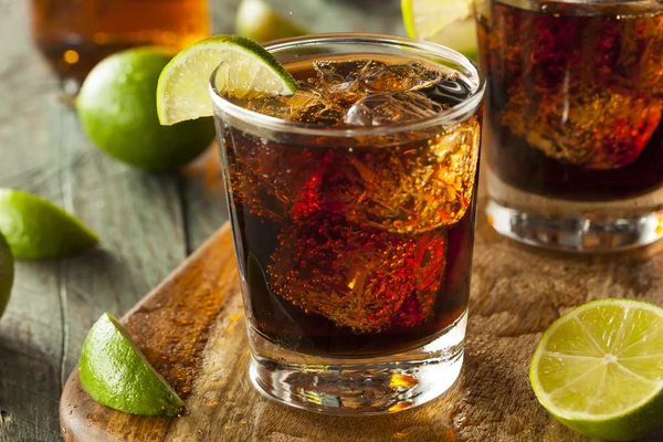 Rum e Cola Cuba Libre — Fotografia de Stock