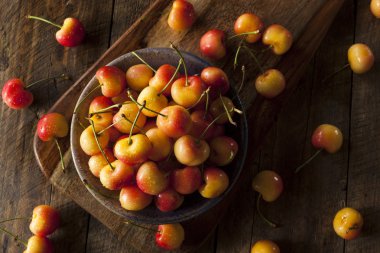 Sağlıklı organik Rainier kiraz