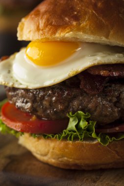 Homemmade Bacon Hamburger yumurta ile