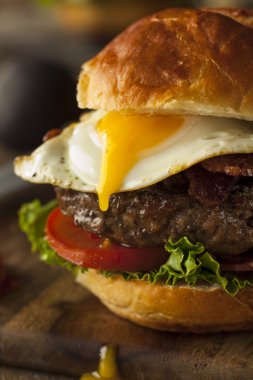 Homemmade Bacon Hamburger yumurta ile