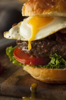 Homemmade Bacon Hamburger yumurta ile