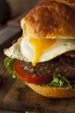 Homemmade Bacon Hamburger yumurta ile