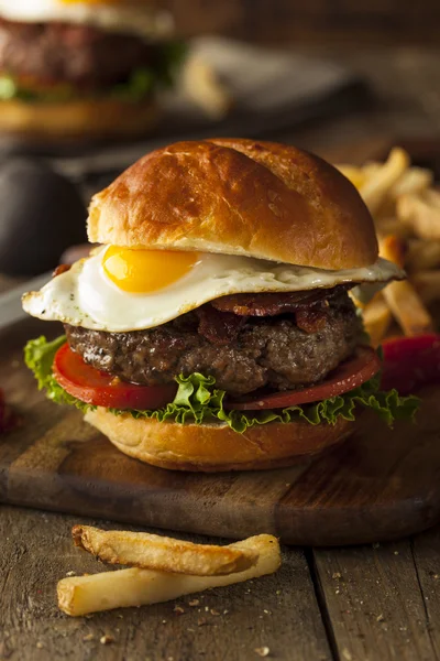 Homemmade Bacon Hamburger with Egg — Stock Photo, Image