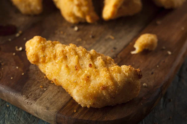 Tenders de pollo empanados caseros —  Fotos de Stock