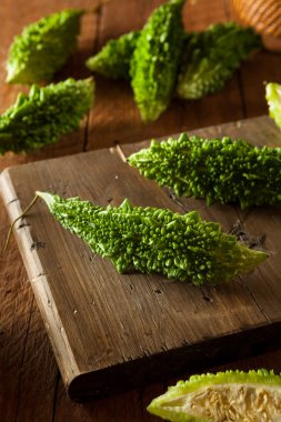 Ham yeşil organik acı kavun