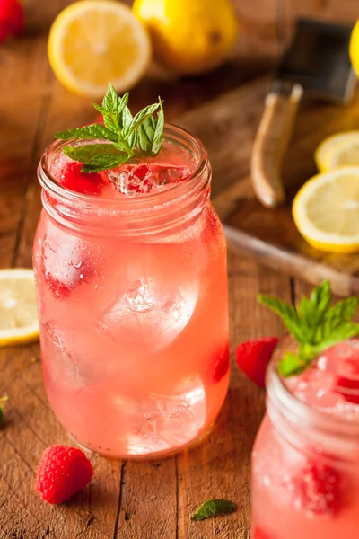 Refrescante limonada de frambuesa fría —  Fotos de Stock