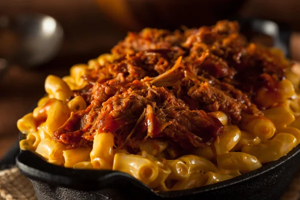 Homemade BBQ Pulled Pork Mac and Cheese — Stock Photo, Image