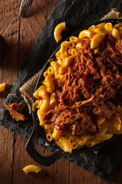 Homemade BBQ Pulled Pork Mac and Cheese — Stock Photo, Image