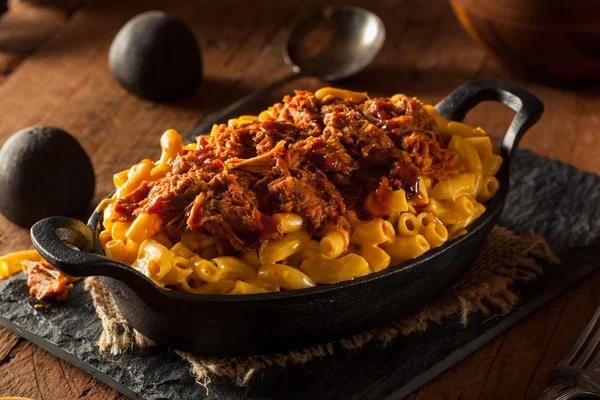 Homemade BBQ Pulled Pork Mac and Cheese — Stock Photo, Image