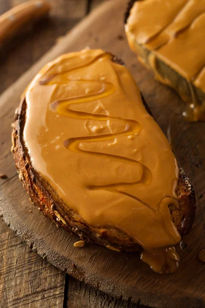 Gourmet-Erdnussbutter und Honig-Toast — Stockfoto