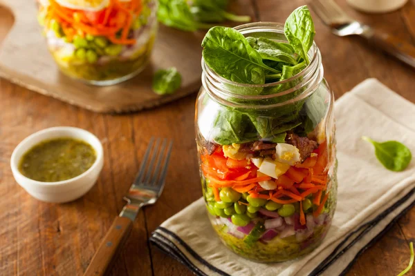 Ensalada casera sana del tarro de Mason — Foto de Stock