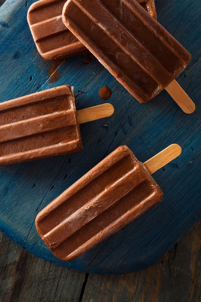 自家製冷たいチョコレート ファッジ アイスキャンディー — ストック写真