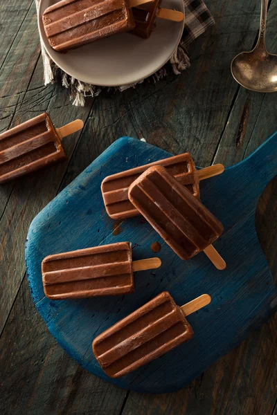 Homemade Cold Chocolate Fudge Popsicles — Stock Photo, Image