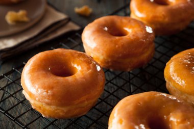 Donuts ev yapımı yuvarlak camlı