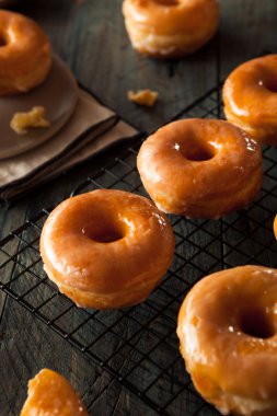 Donuts ev yapımı yuvarlak camlı