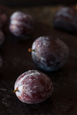 Organik olgun mor Erik Erik